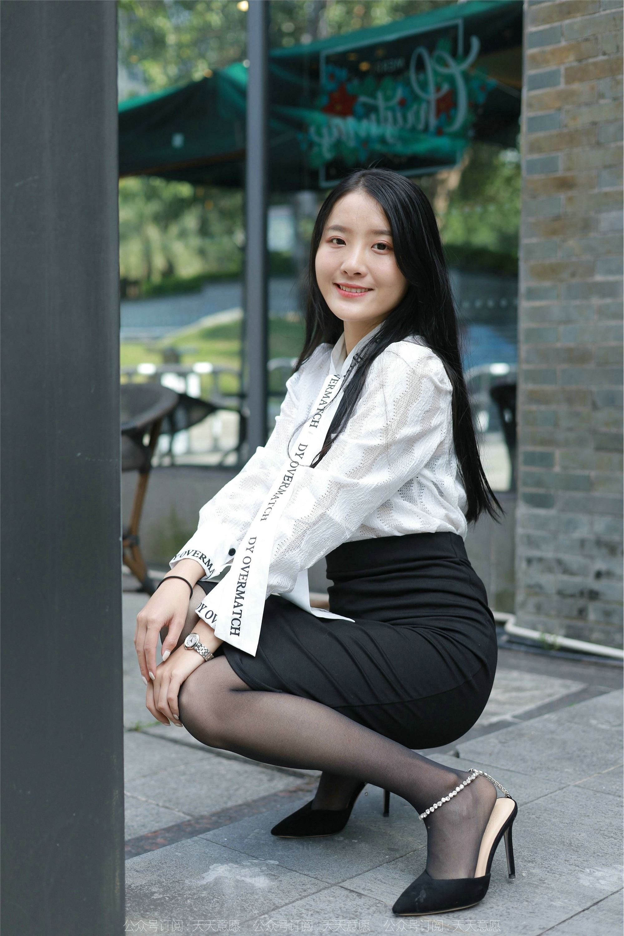 IESS异思趣向  2022.02.11 丝享家1002：婉萍《性感OL窄裙》